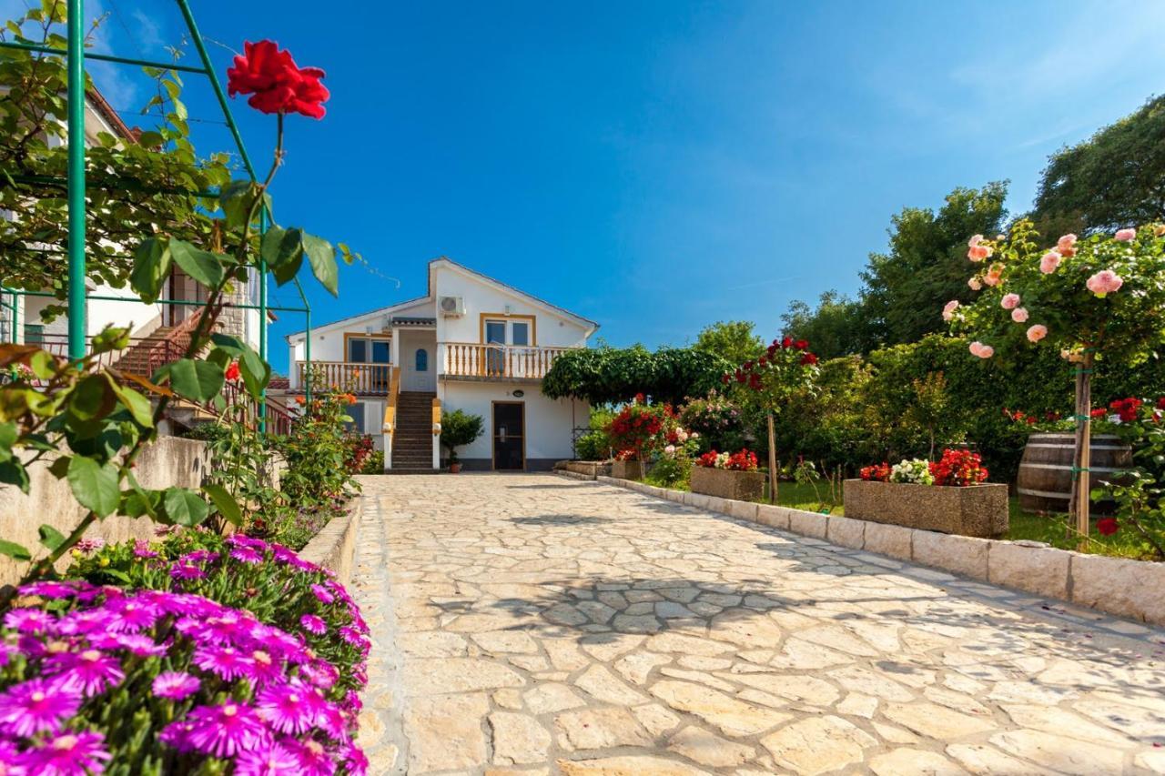 Apartman Luni Sa Bazenom - Malinska, Sveti Anton Sveti Anton  Exterior photo