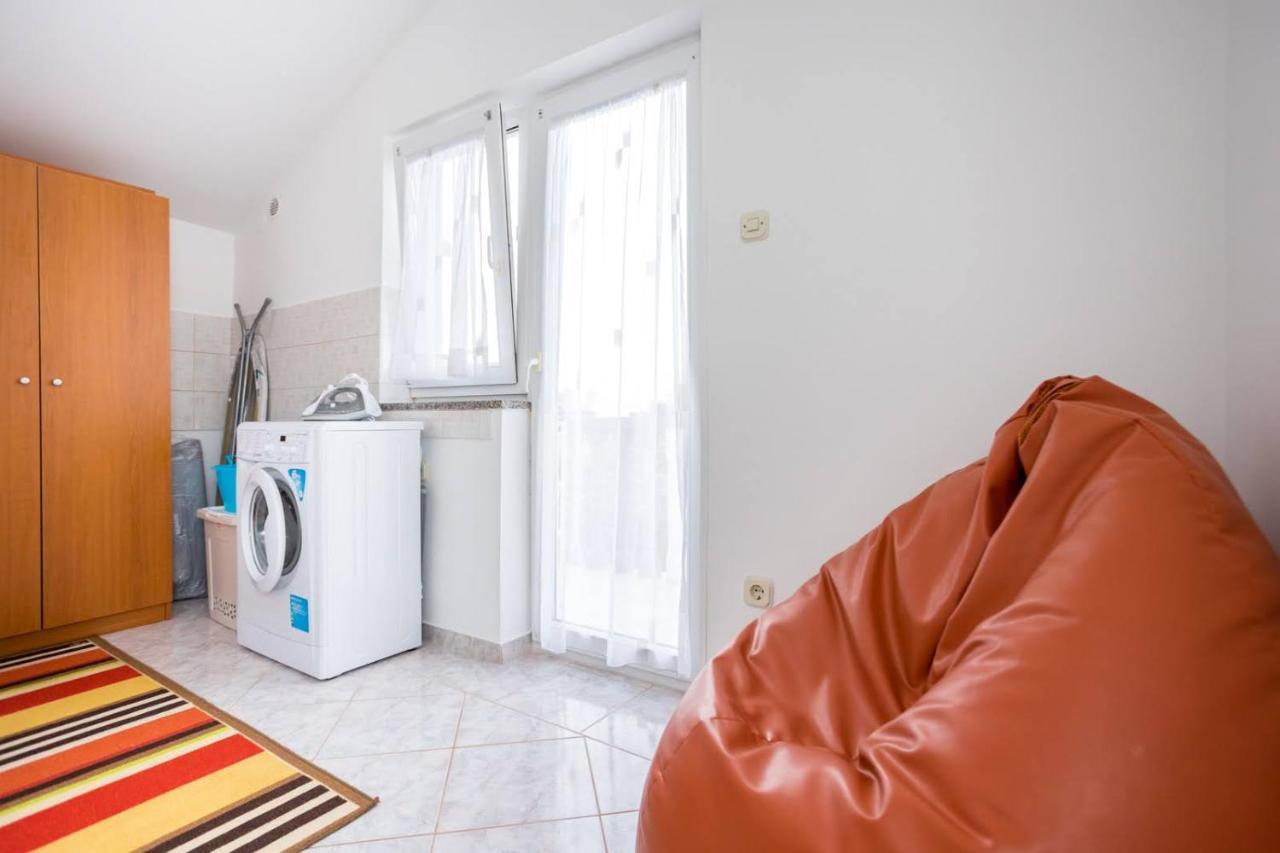 Apartman Luni Sa Bazenom - Malinska, Sveti Anton Sveti Anton  Exterior photo
