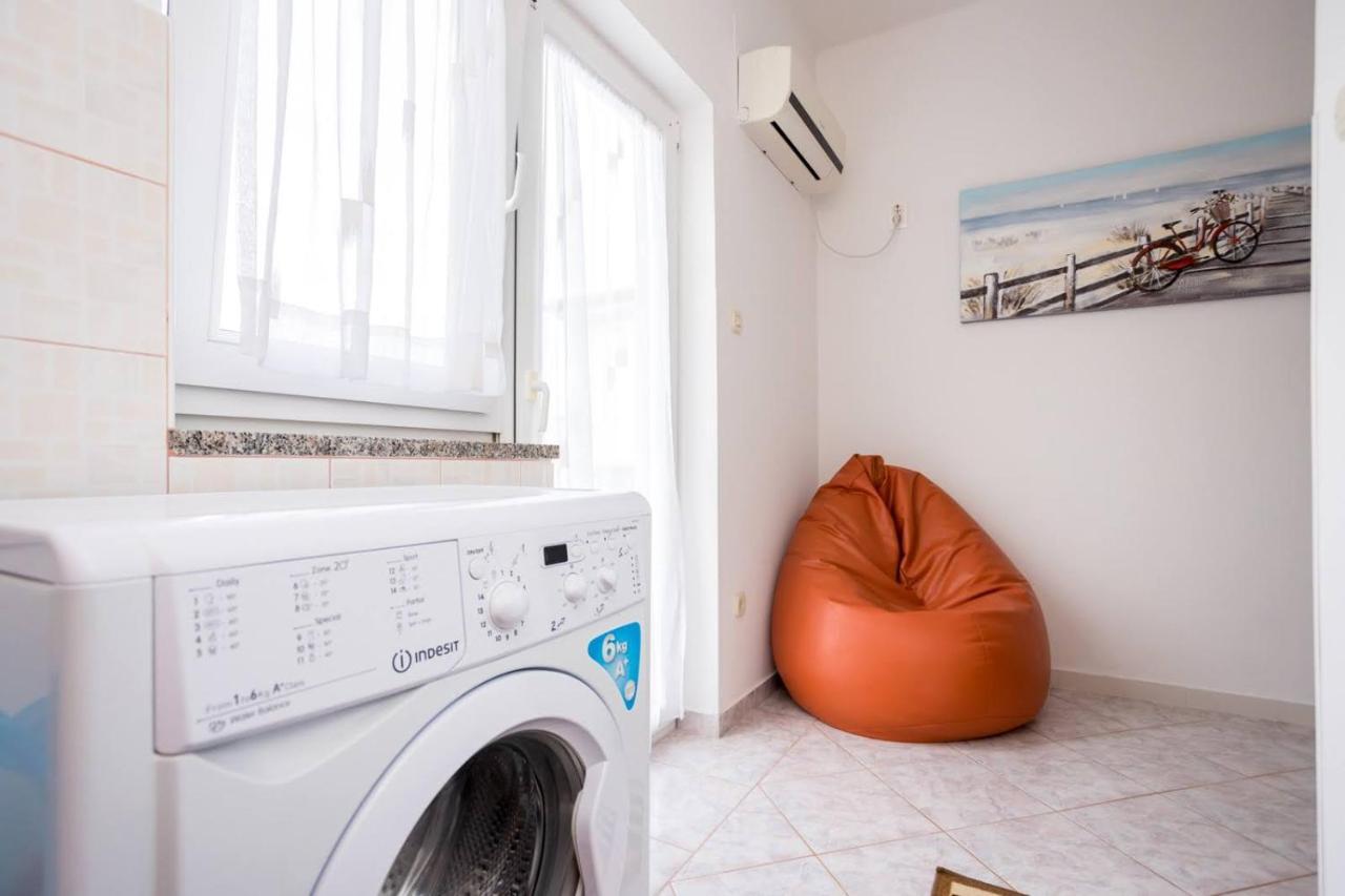 Apartman Luni Sa Bazenom - Malinska, Sveti Anton Sveti Anton  Exterior photo