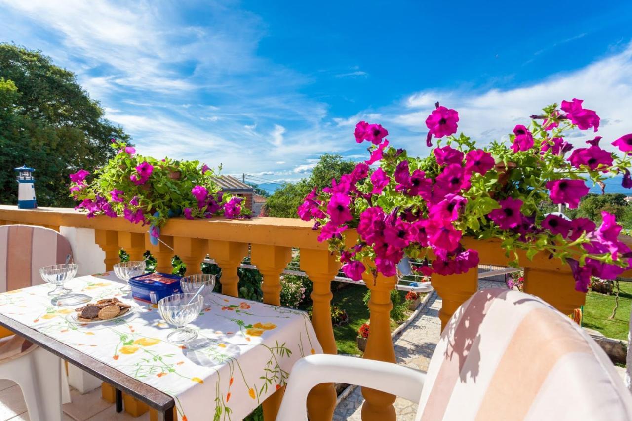 Apartman Luni Sa Bazenom - Malinska, Sveti Anton Sveti Anton  Exterior photo